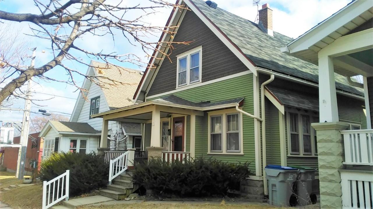 Comfortable 3 Bedroom Craftsman Bungalow In Milwaukee'S Bay View Neighborhood Exterior foto